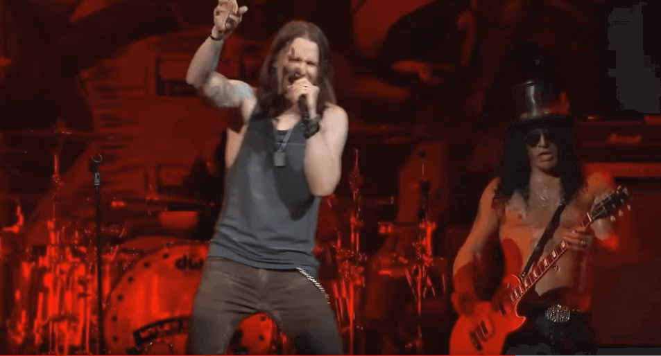 Back In Time: Slash and Myles Kennedy performs “Immigrant Song”