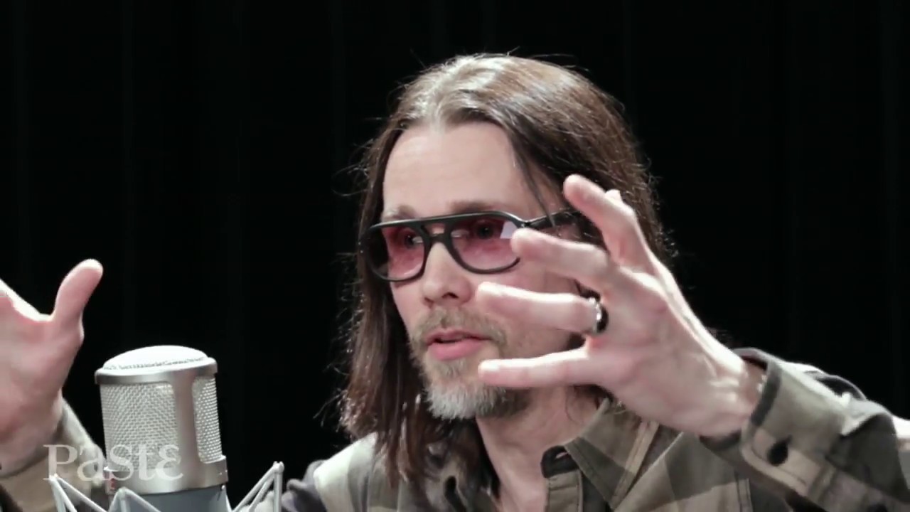 Myles Kennedy presents awesome cover of “Travelling Riverside Blues”