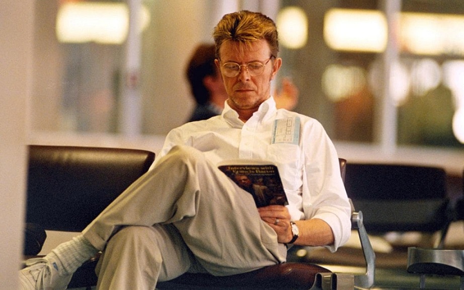 David Bowie reading a book