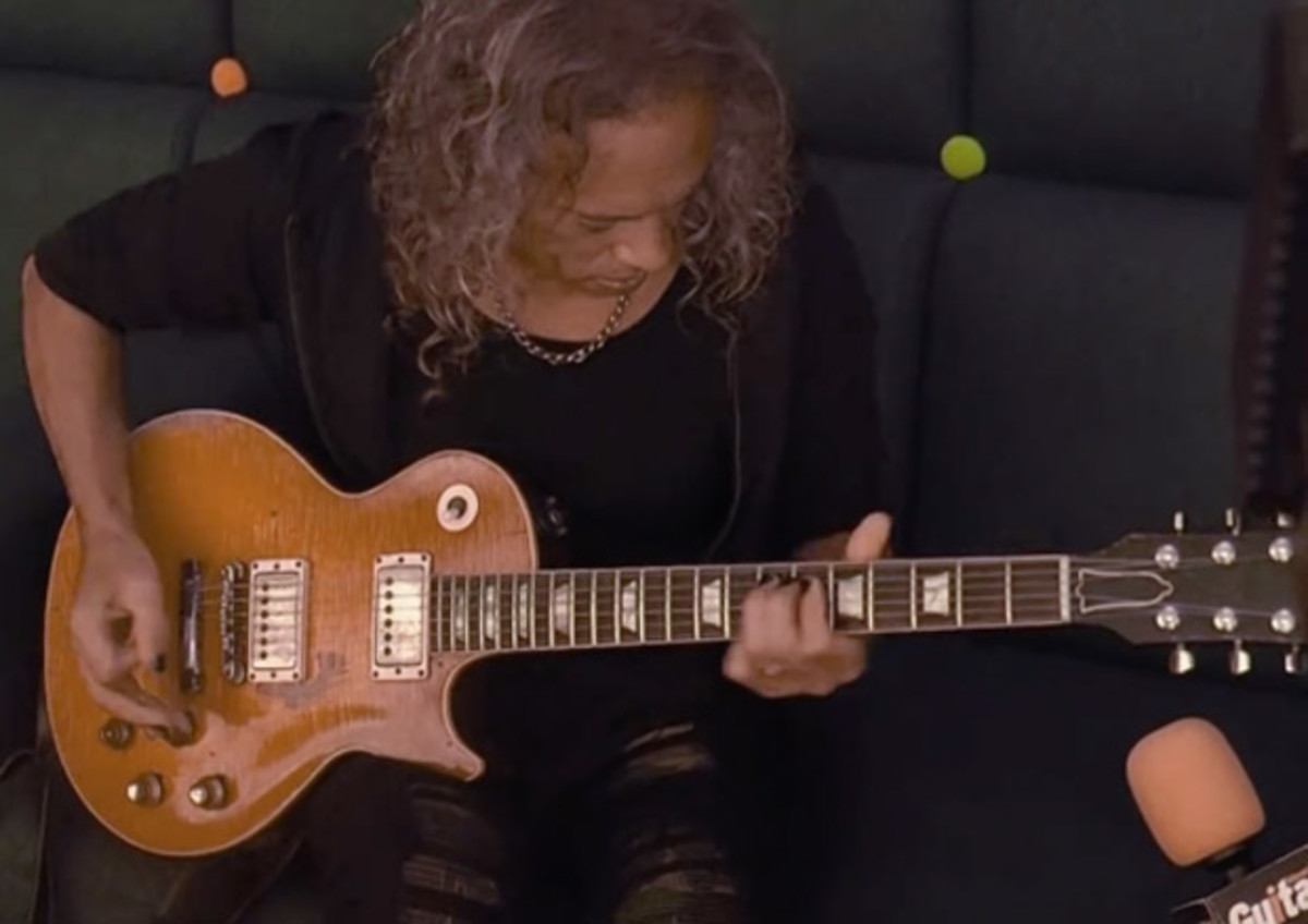 Kirk Hammett playing gibson