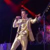 The Killers sing Oasis