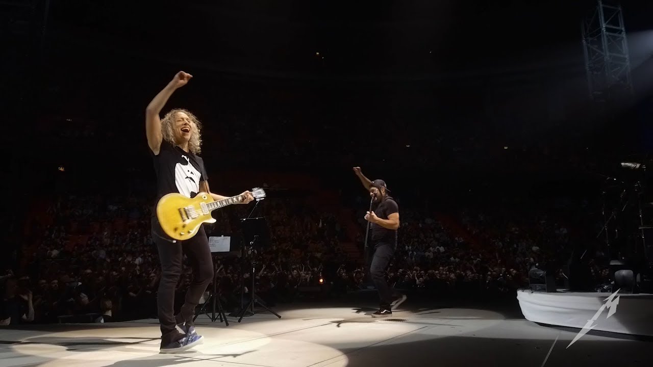 Robert Trujillo and Kirk Hammett playing Abba