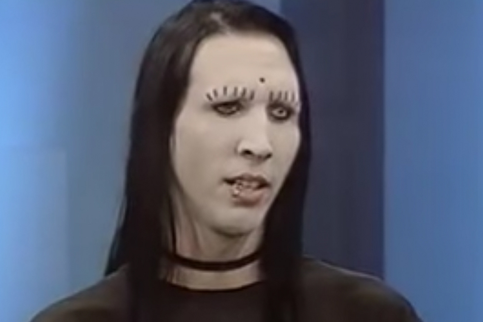 Marilyn Manson discussing moshpit in 1995