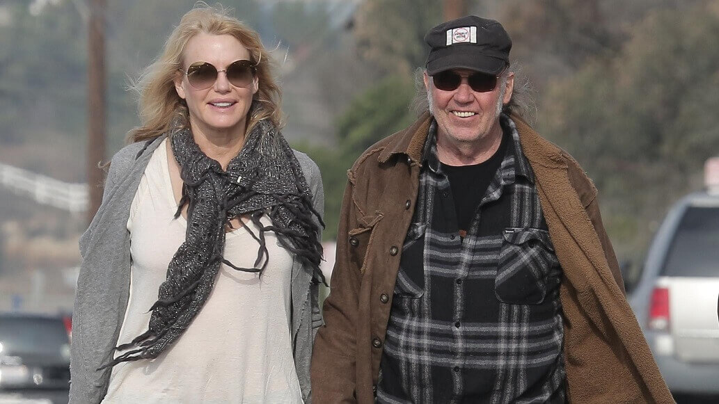 Neil Young and Daryl Hannah 2018 (1)