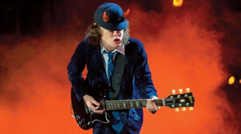 Angus Young costume