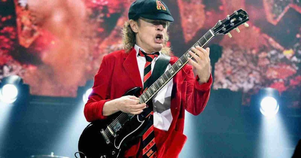 Angus Young - wide 2