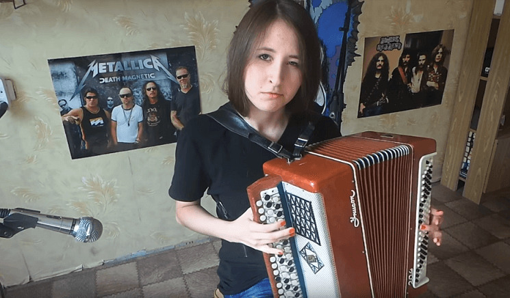 Russian musician plays Metallica and Iron Maiden classics on accordion.