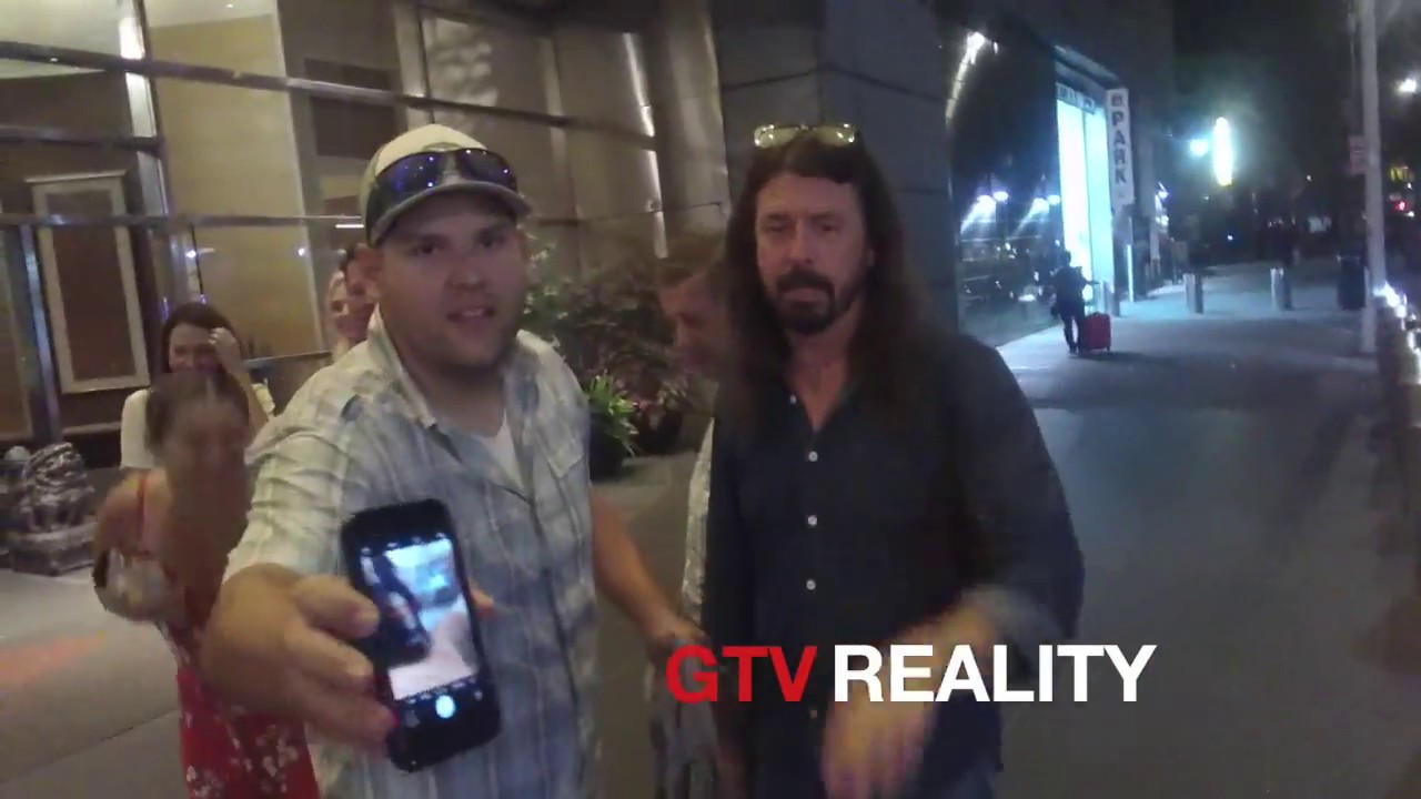 Dave Grohl signs autographs to fans