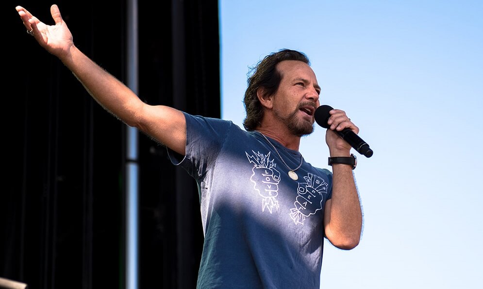 Eddie Vedder surprised fans who arrived early with Beatles classic