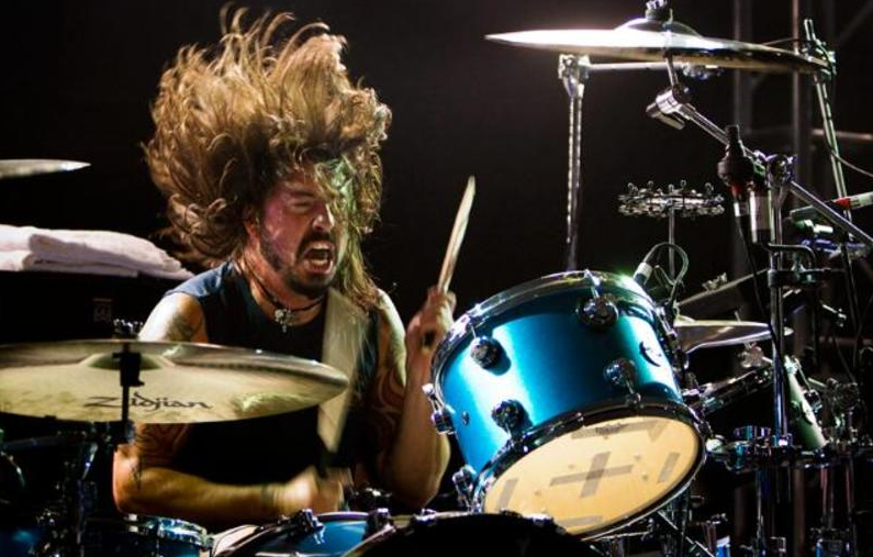Dave Grohl plays Led Zeppelin