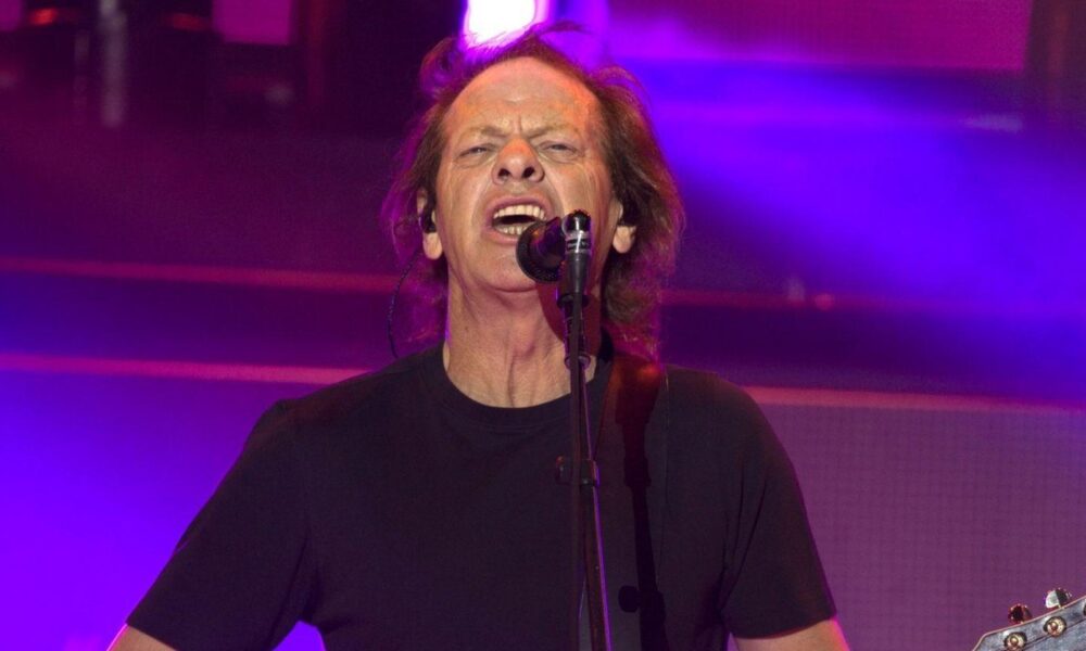 AC/DC’s guitarist Stevie Young was hospitalized in Buenos Aires