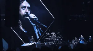 Foo Fighters play John Lennon + Van Halen mashup in brazilian concert