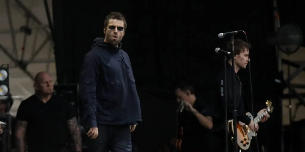 Liam Gallgher leaves the stage on Lollapalooza