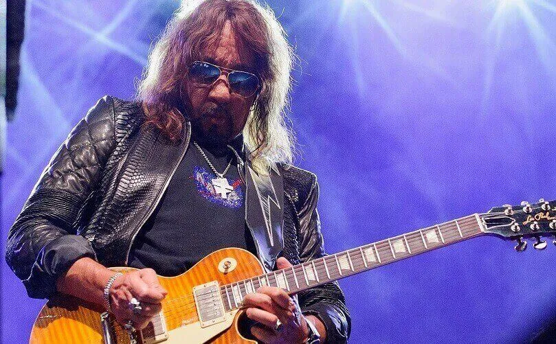 Ace Frehley playing gibson les paul