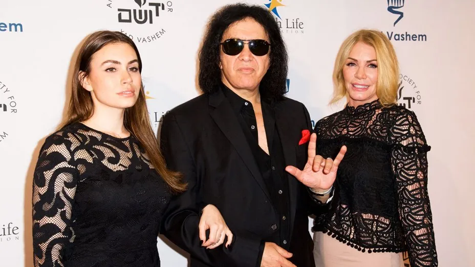 Gene Simmons wife and daughter
