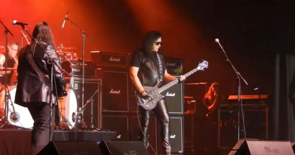 Gene Simmons playing Ace Frehley songs